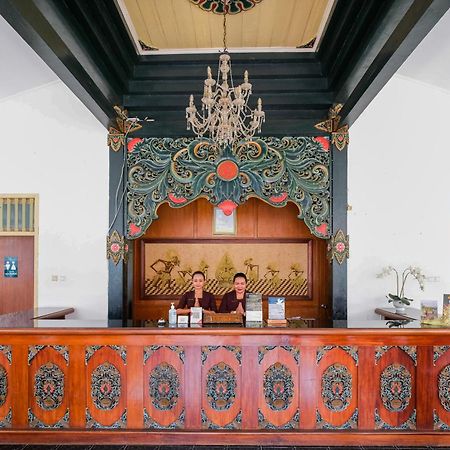 Royal Brongto Hotel Yogyakarta Buitenkant foto