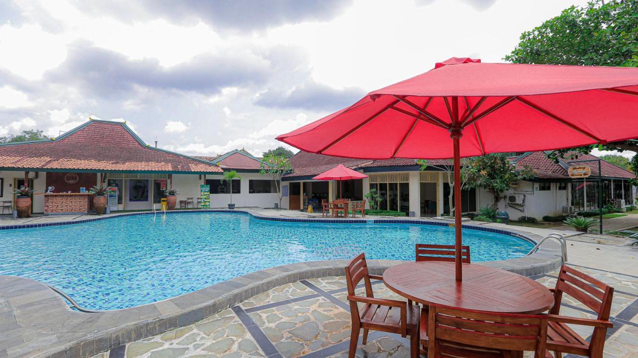 Royal Brongto Hotel Yogyakarta Buitenkant foto