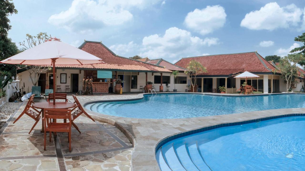 Royal Brongto Hotel Yogyakarta Buitenkant foto