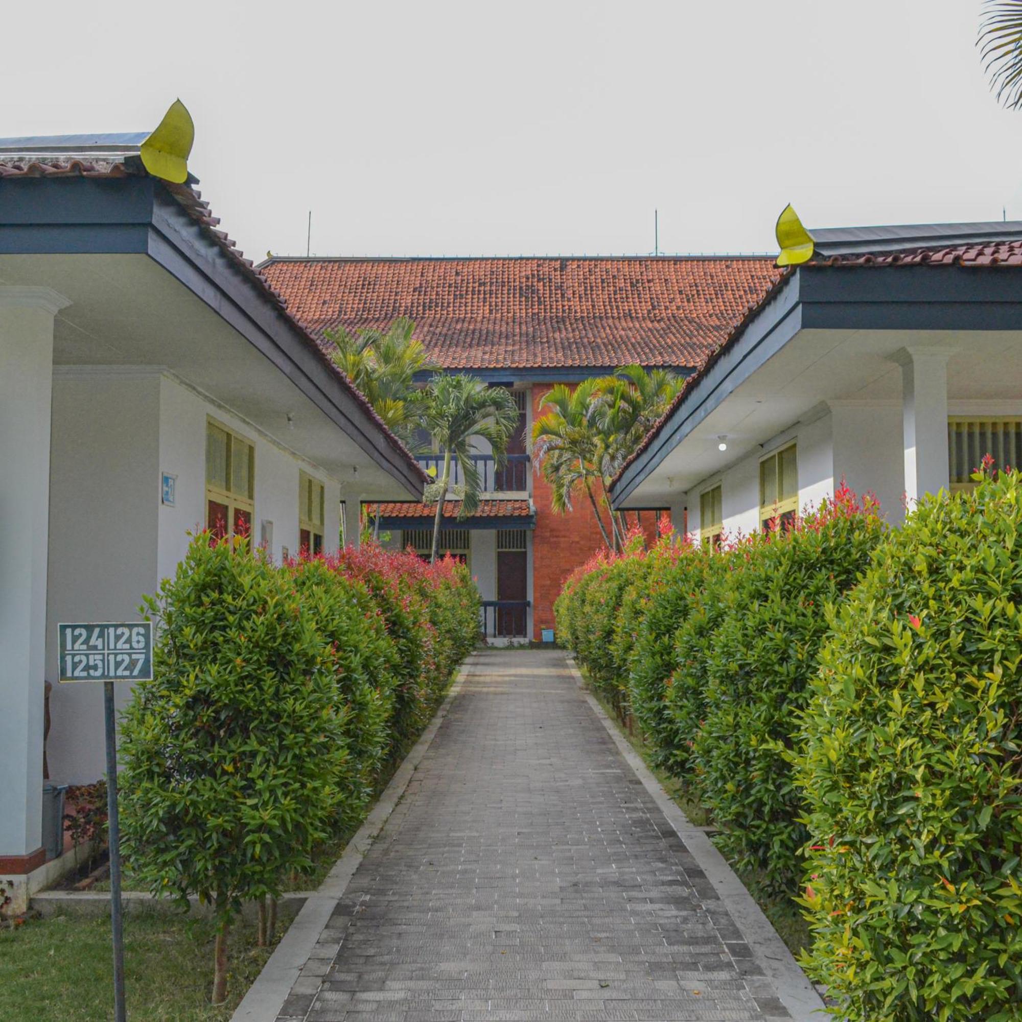 Royal Brongto Hotel Yogyakarta Buitenkant foto