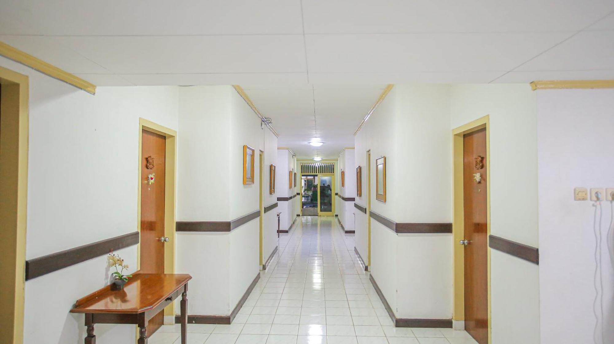 Royal Brongto Hotel Yogyakarta Buitenkant foto