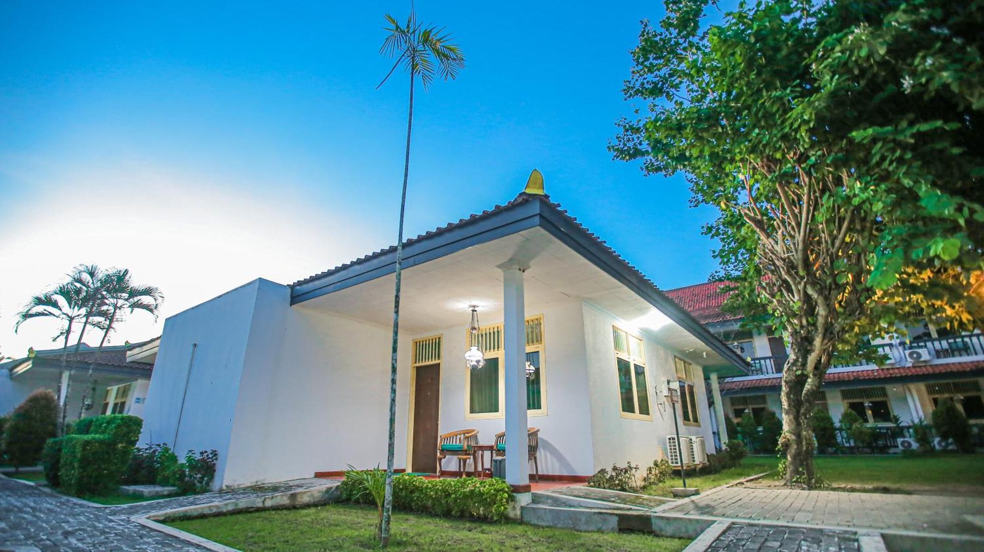 Royal Brongto Hotel Yogyakarta Buitenkant foto