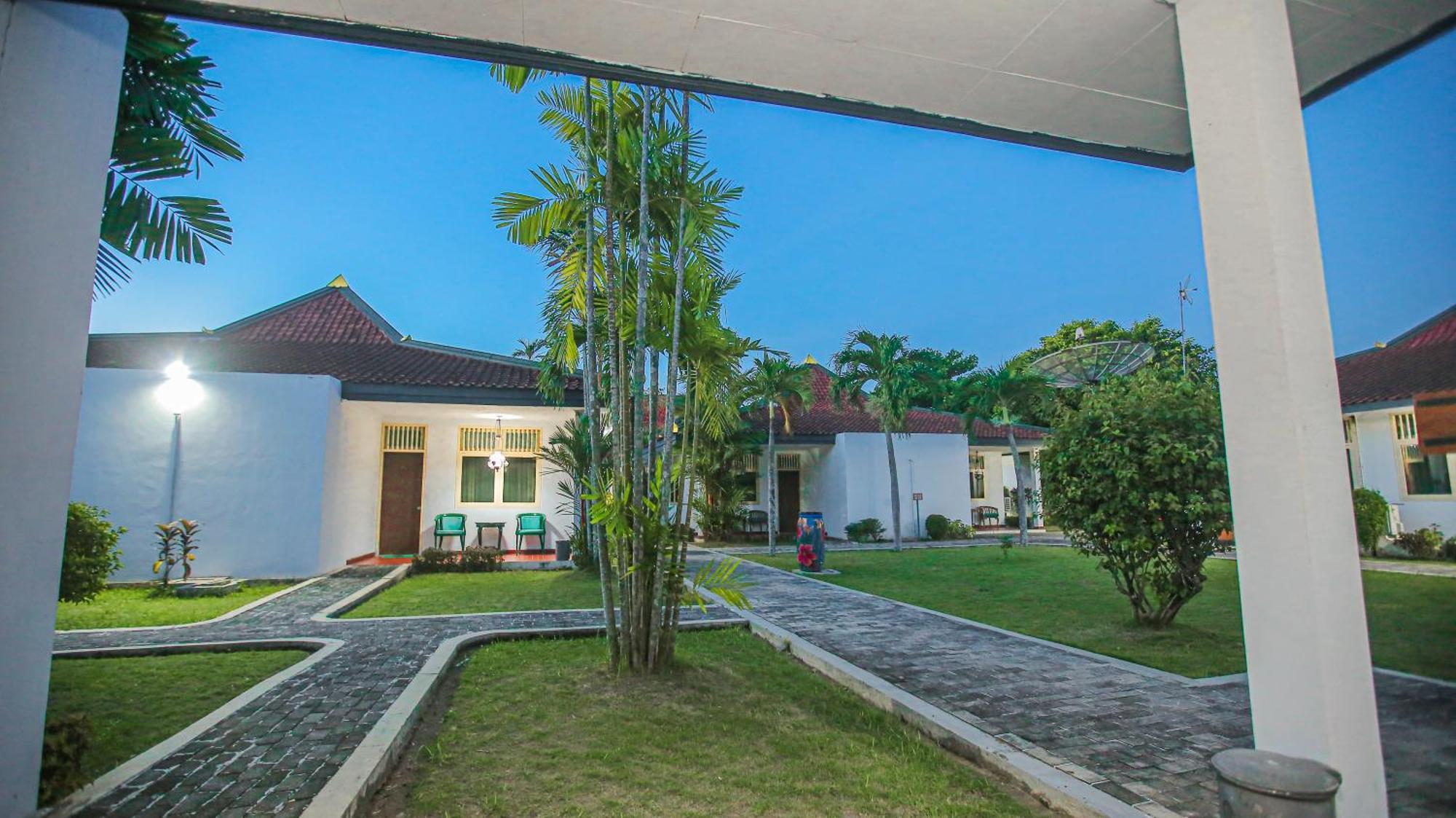 Royal Brongto Hotel Yogyakarta Buitenkant foto