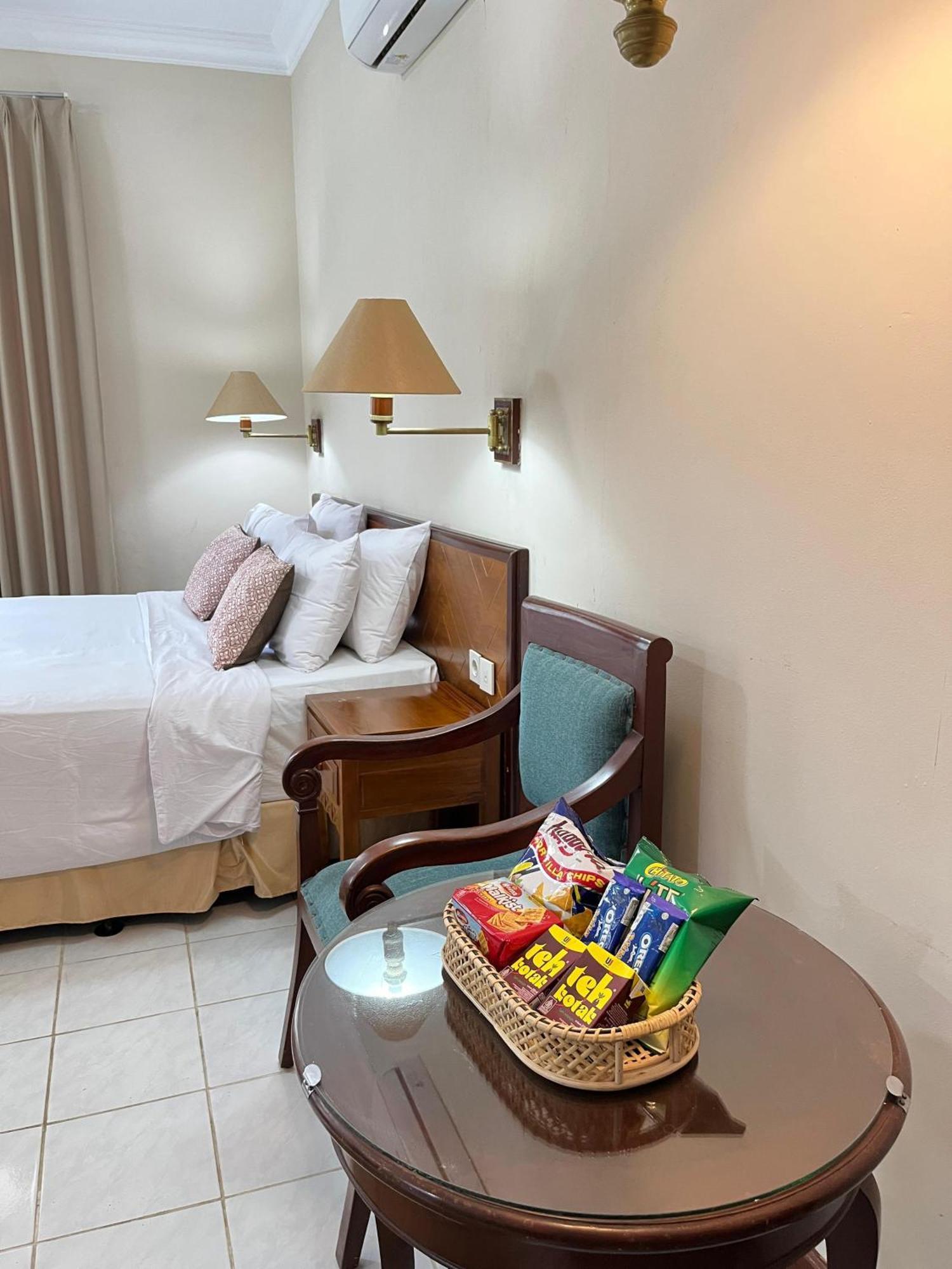 Royal Brongto Hotel Yogyakarta Buitenkant foto