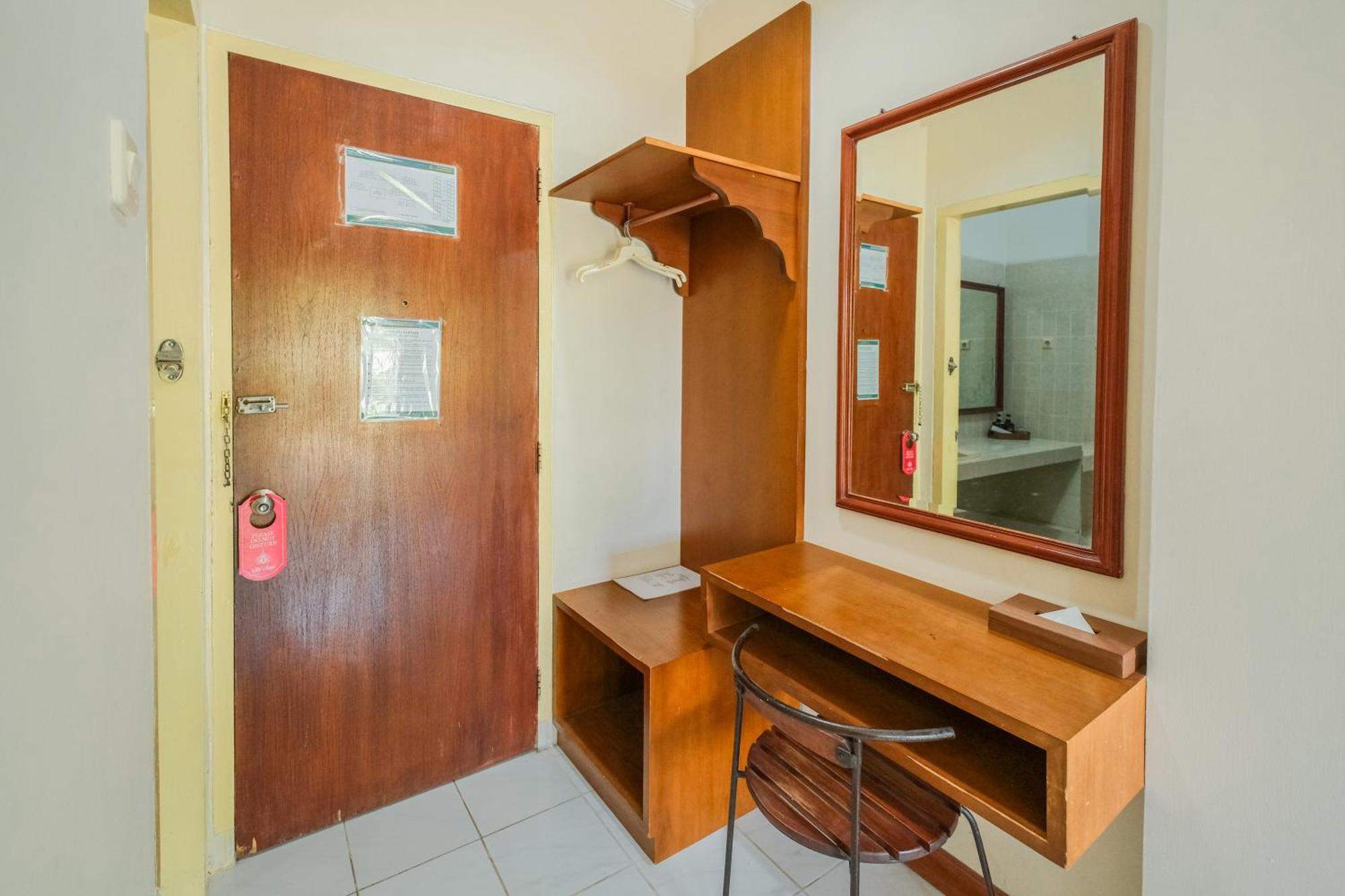 Royal Brongto Hotel Yogyakarta Buitenkant foto