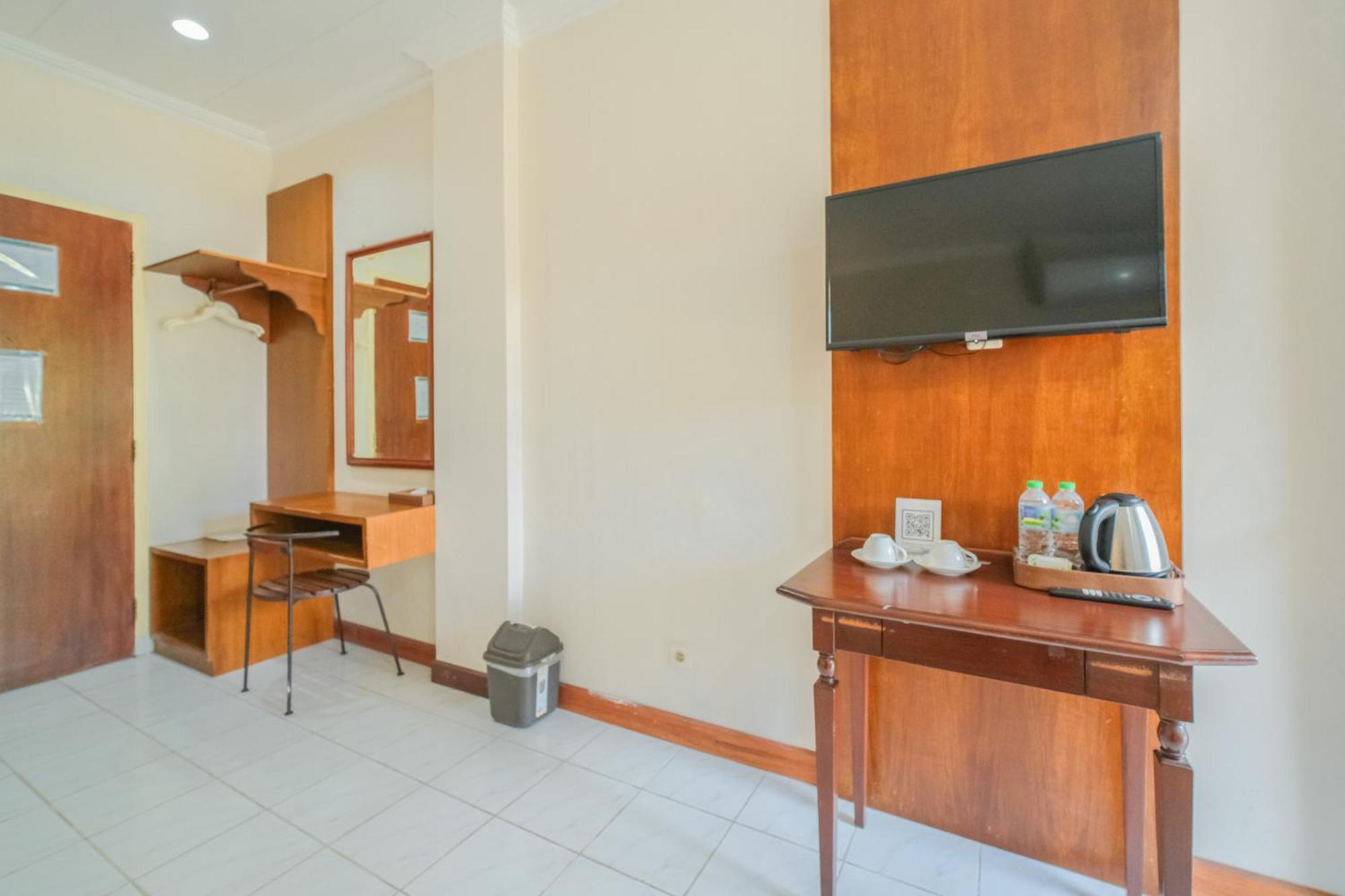 Royal Brongto Hotel Yogyakarta Buitenkant foto