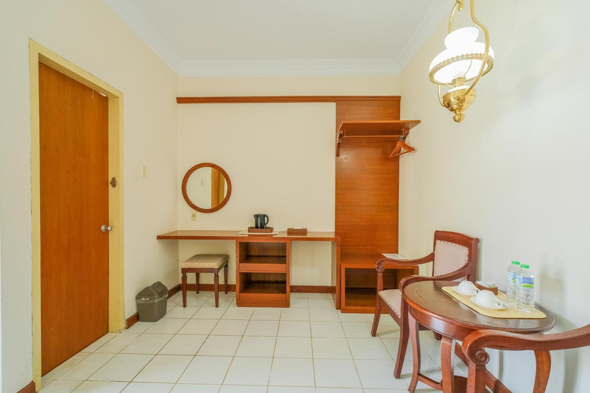 Royal Brongto Hotel Yogyakarta Buitenkant foto