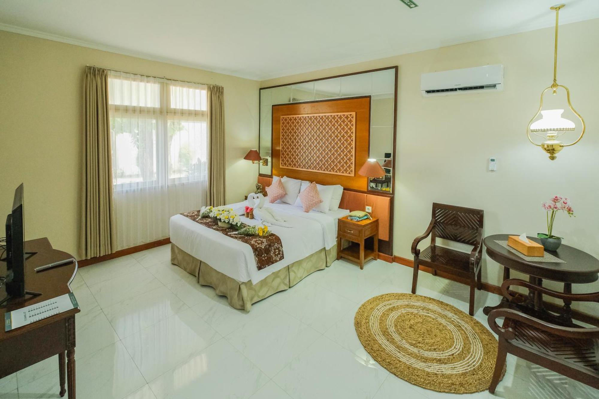 Royal Brongto Hotel Yogyakarta Buitenkant foto
