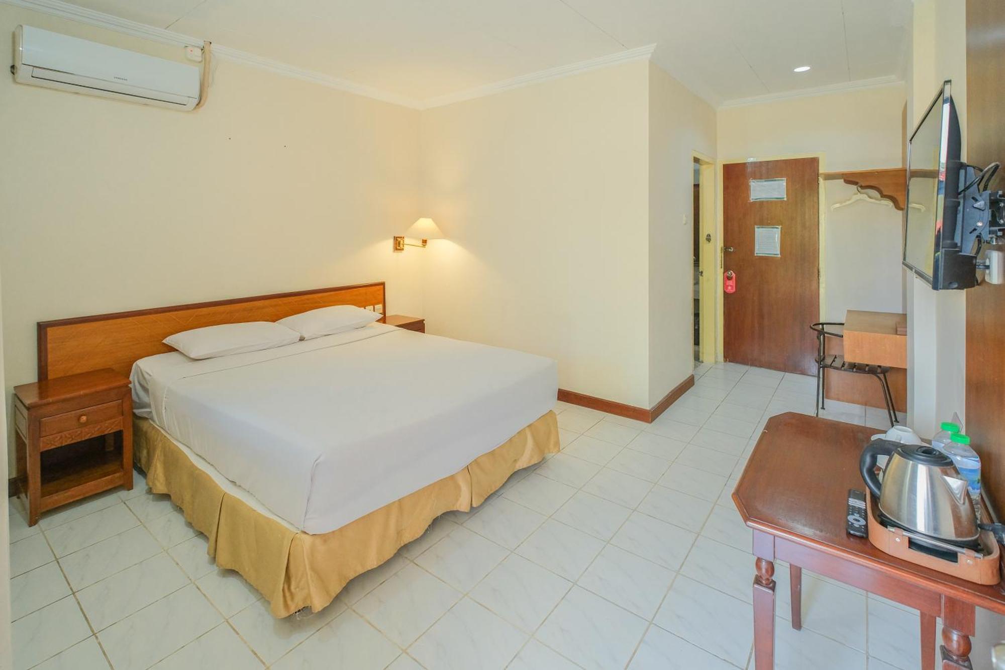 Royal Brongto Hotel Yogyakarta Buitenkant foto