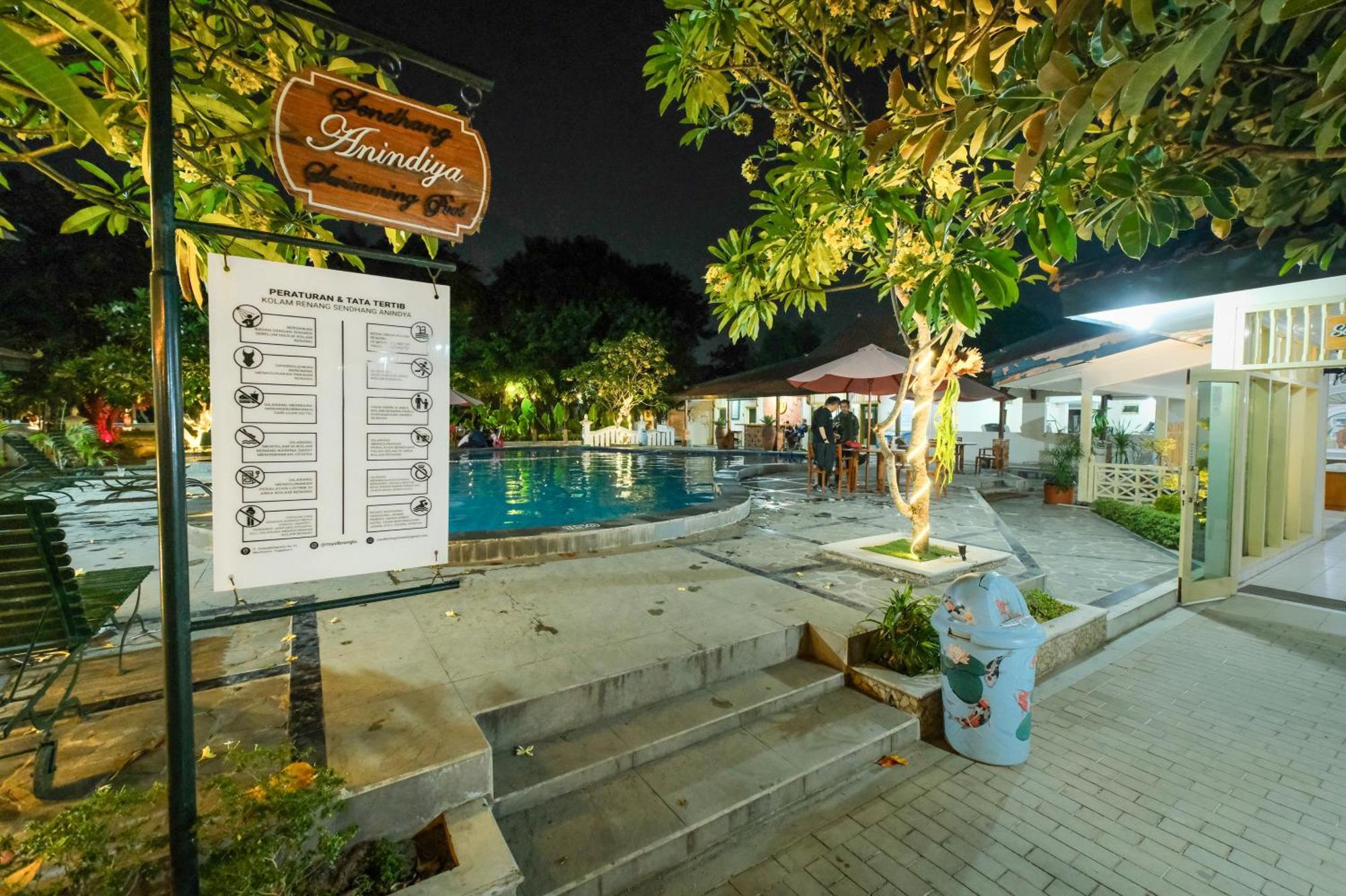 Royal Brongto Hotel Yogyakarta Buitenkant foto