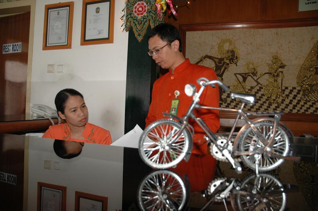 Royal Brongto Hotel Yogyakarta Buitenkant foto