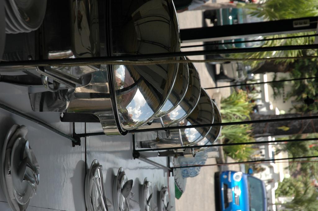 Royal Brongto Hotel Yogyakarta Buitenkant foto