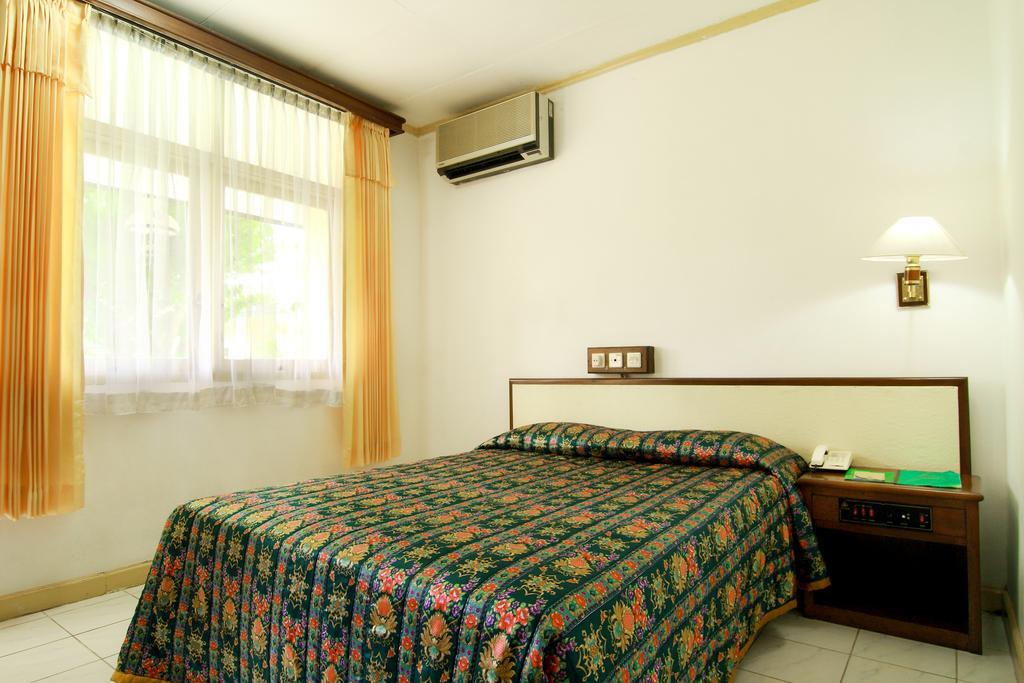 Royal Brongto Hotel Yogyakarta Buitenkant foto