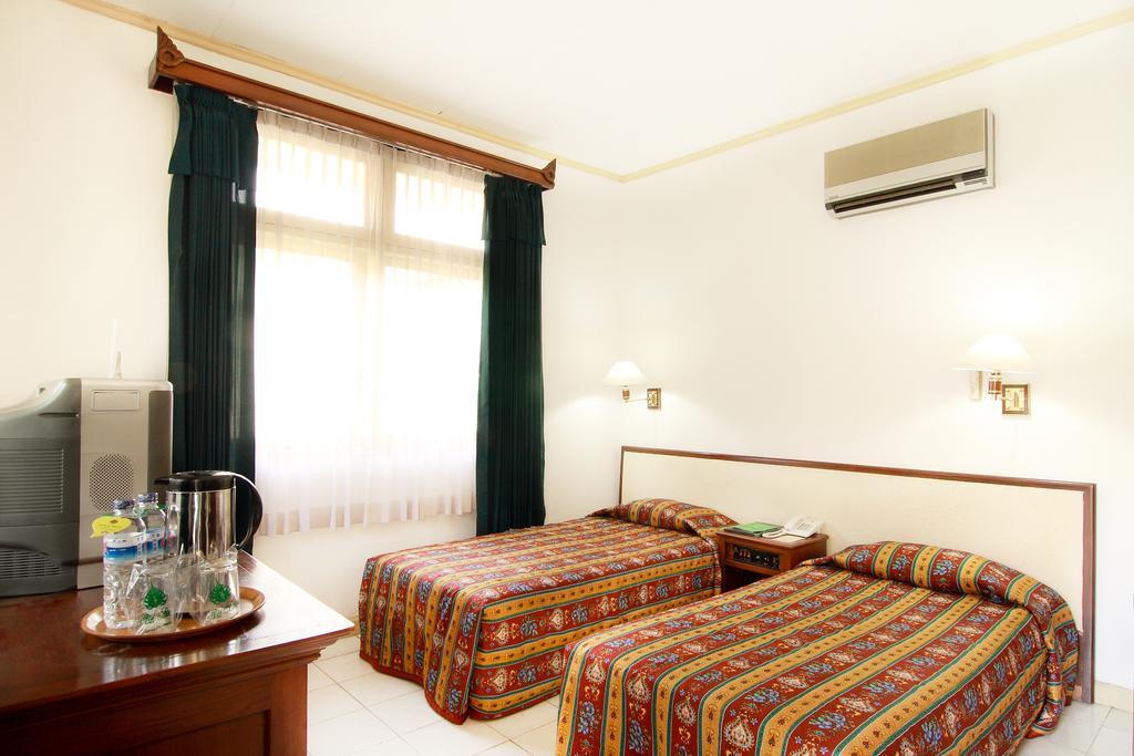 Royal Brongto Hotel Yogyakarta Buitenkant foto